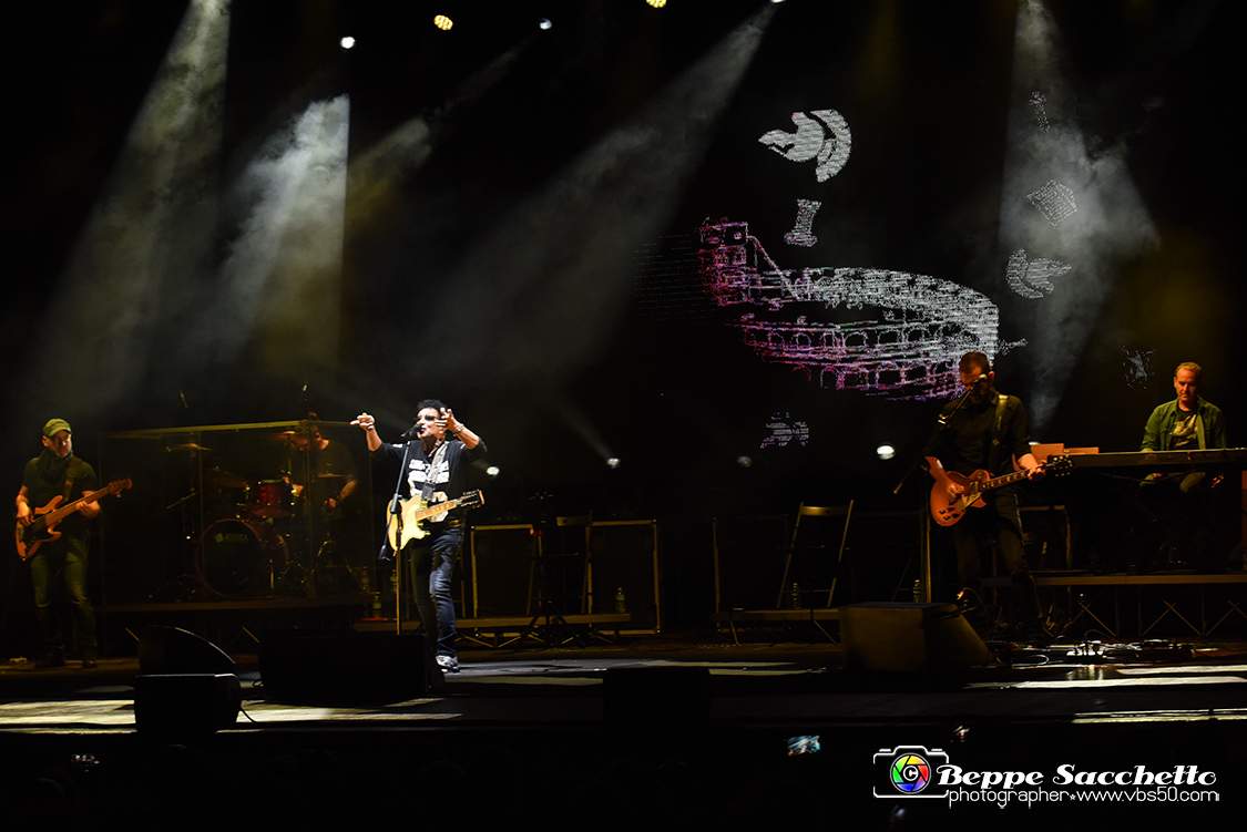 VBS_4076 - Concerto Edoardo Bennato - Peter Pan Rock 'n' Roll Tour.jpg